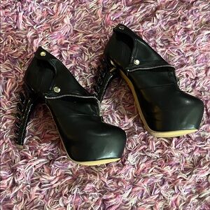 Elegant Black Women's Heels with Zipper Detail